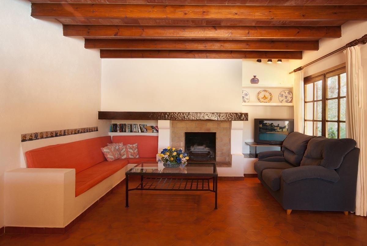 Villa Las Encinas before renovation — interior